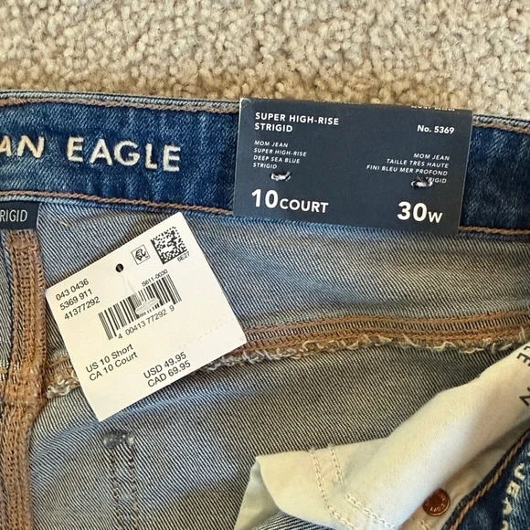 American Eagle Super High Rise Strigid Mom Jean - Picture 8 of 8